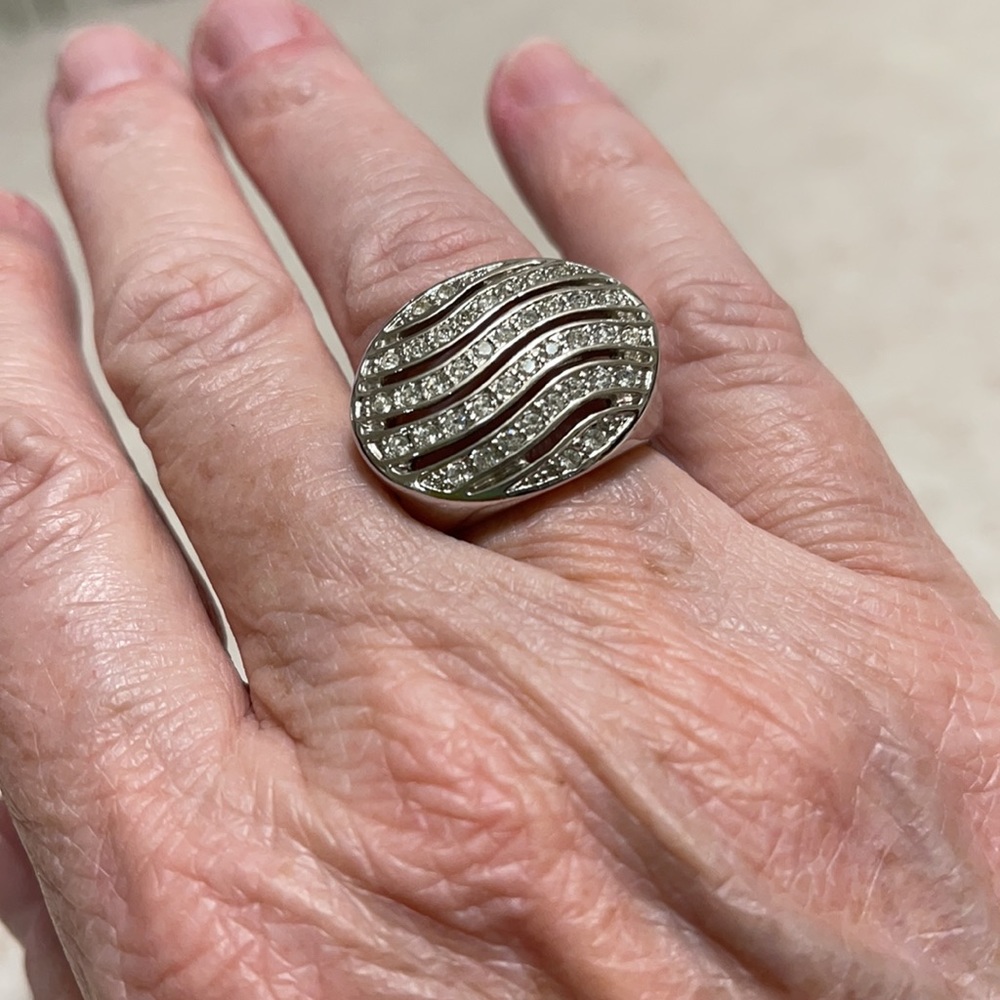 EDWIN PEARL SWAROVSKI CRYSTALS OVAL SHAPED WAVE RHODIUM FINISHED RING SIZE…